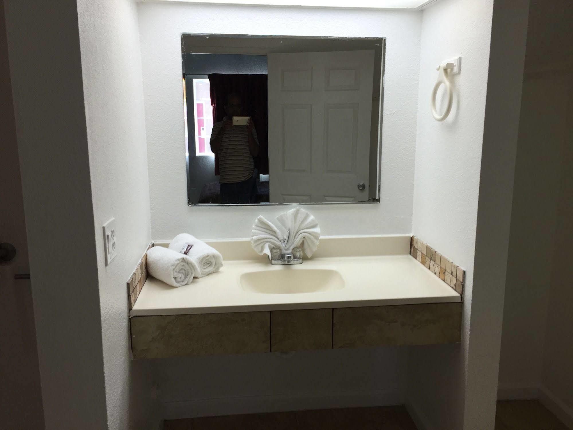 Hotel Villa Serena El Cajon Dış mekan fotoğraf